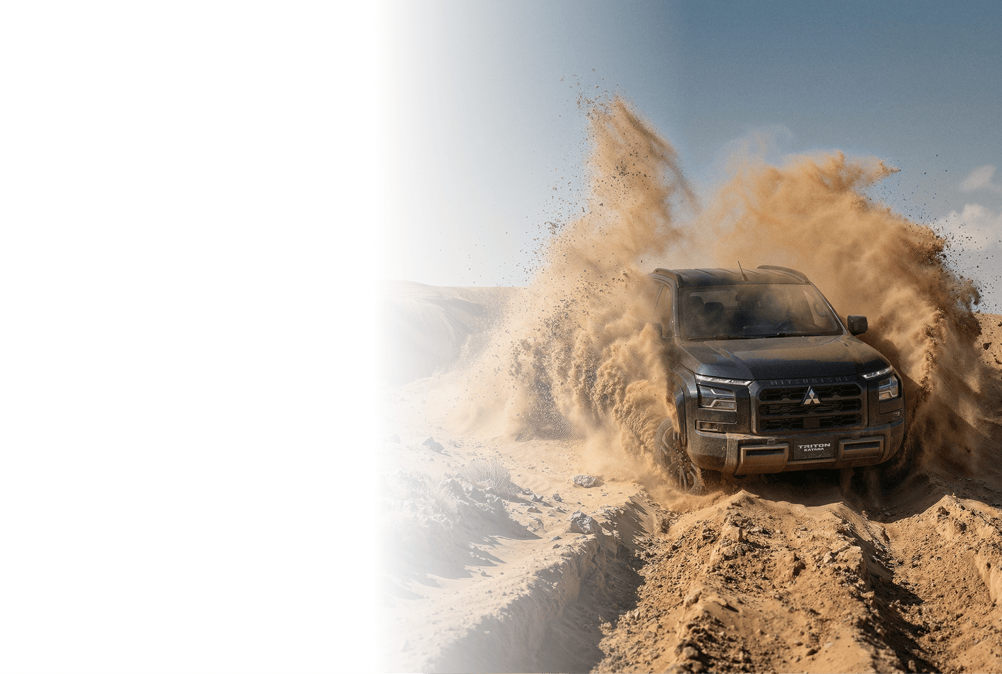 Mitsubishi New Triton na areia